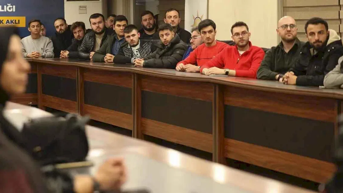 Başkan Alemdar Sakarya'da gençlerle buluştu