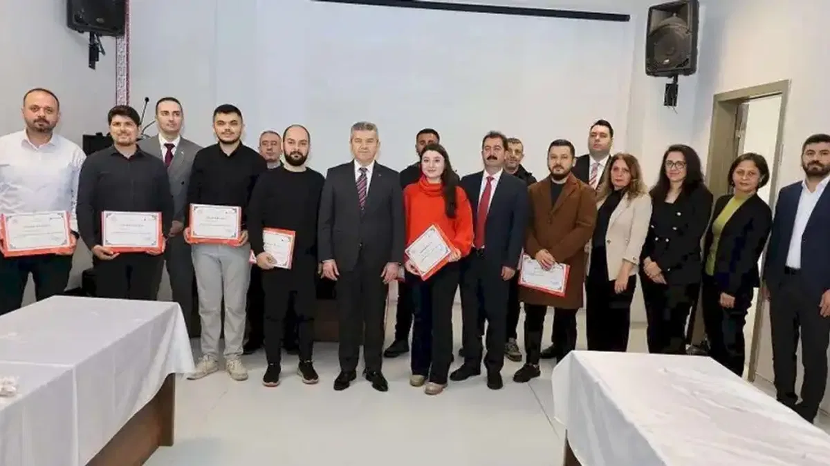 Artvin'de tütün kullanımını bırakan 15 kişiye Vali Ergün'den teşekkür