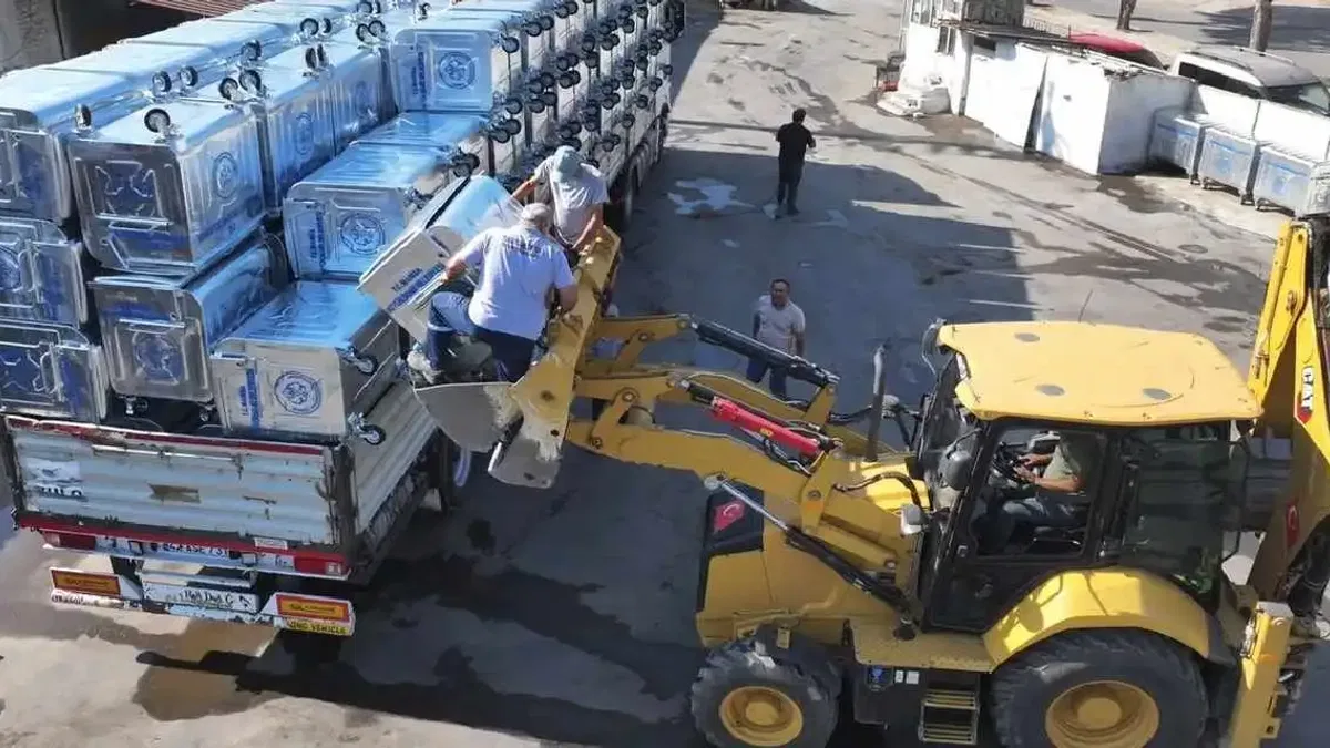 Manisa Büyükşehir’den ilçelere çöp konteyneri desteği