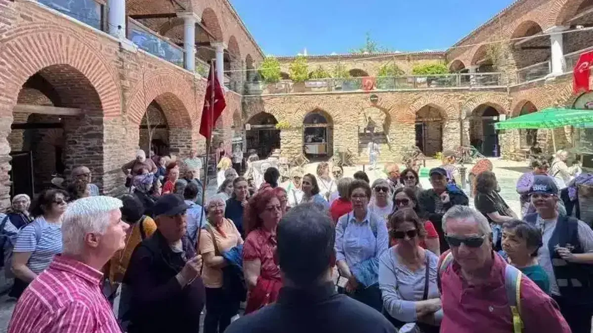 İzmir Büyükşehir’den emeklilere özel gezi programı