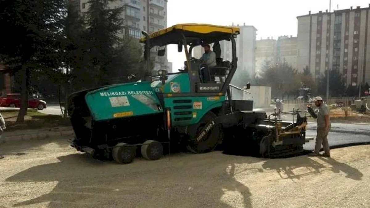 Kayseri Melikgazi'de ulaşımda konfor yeni asfaltla artıyor