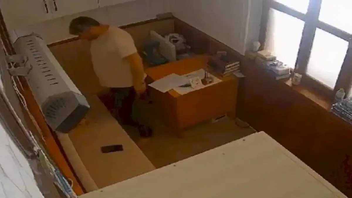 İmam odasında skandal! Düzce'de imam toplanan paraları sayarken cebine atmaya çalıştı!