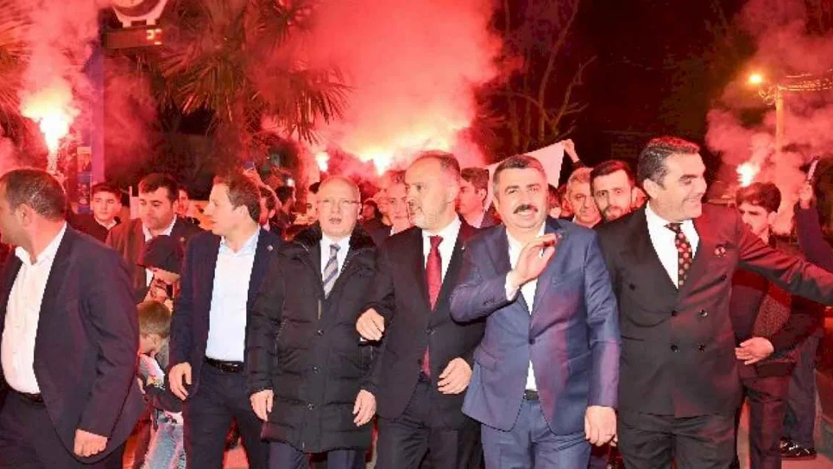 Bursa'da Vakıflı gençlerden başkanlara coşkulu karşılama