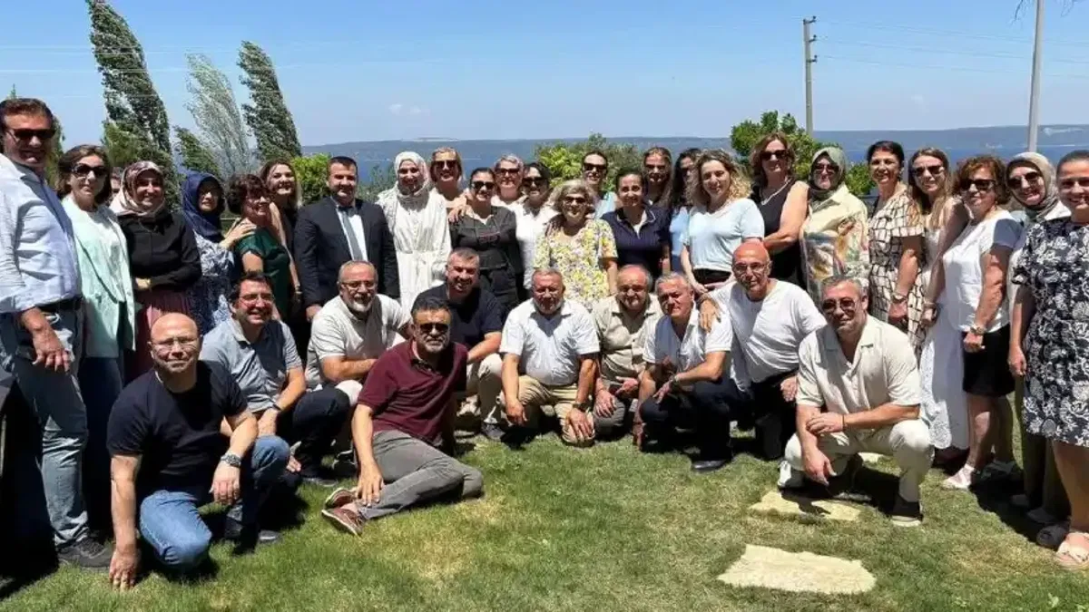 Çanakkale'de okul müdürü yeniden atandı, veliler bayram yaptı
