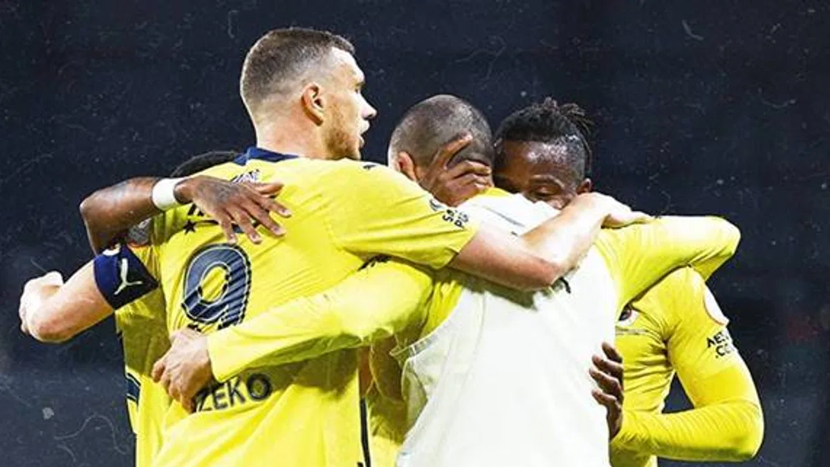 VavaCars Fatih Karagümrük 1-2 Fenerbahçe (Maç Sonucu) Fener Şampiyonluk iddiasını sürdürdü!