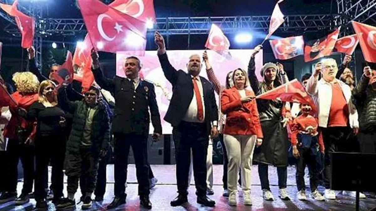 Menemen'de Binler, Cumhuriyet Aşkıyla Yürüdü
