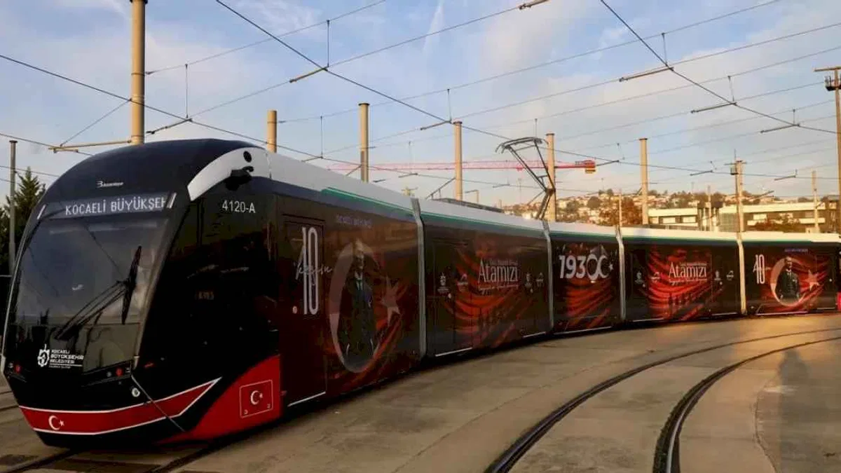 Kocaeli’de otobüs ve tramvaylarda Ata’ya saygı