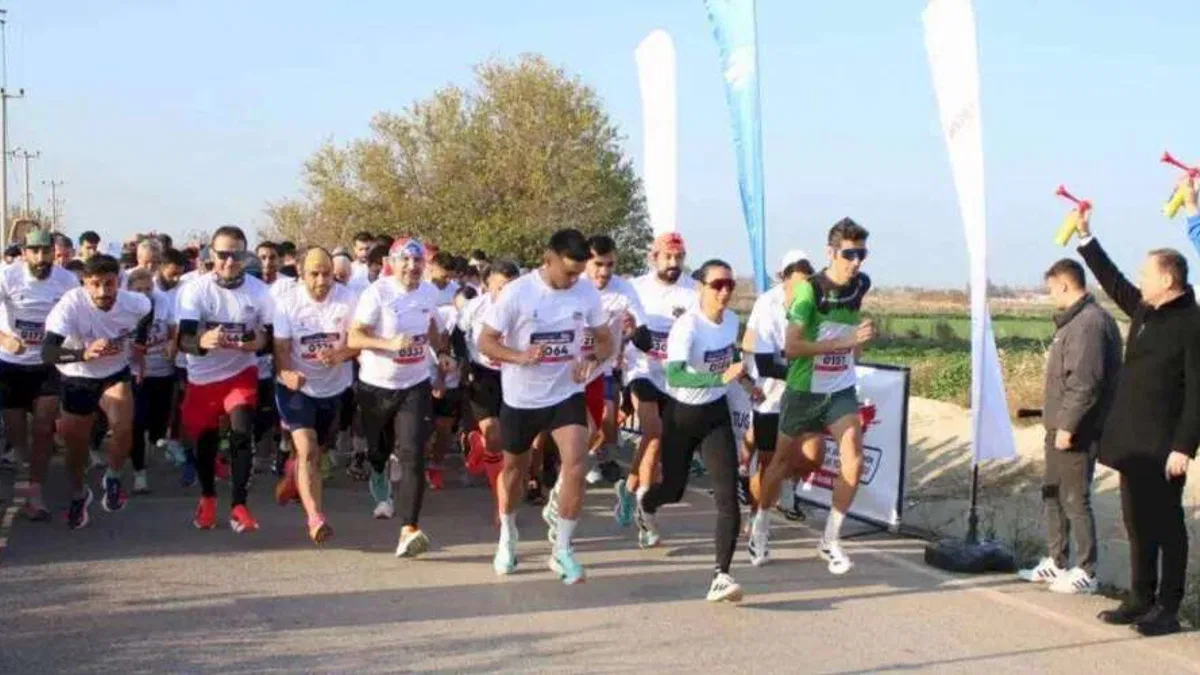 İzmir'de gençler Cumhuriyet'e koştu