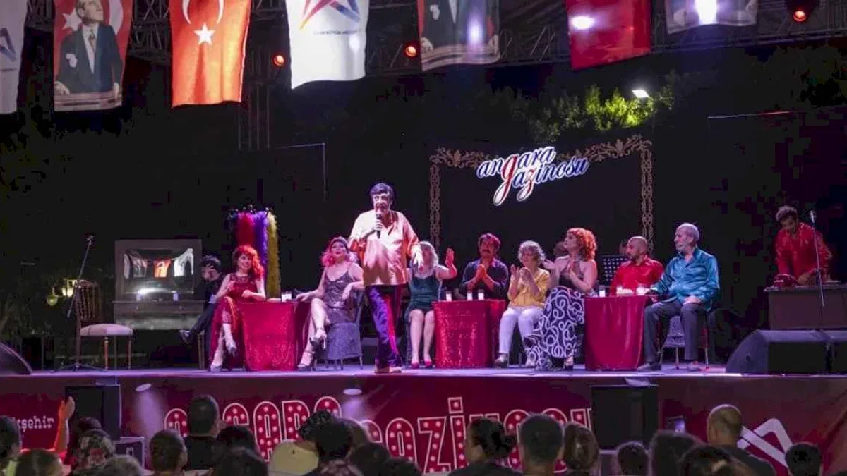 Mersin’de yaz akşamları sanatla şenlendi