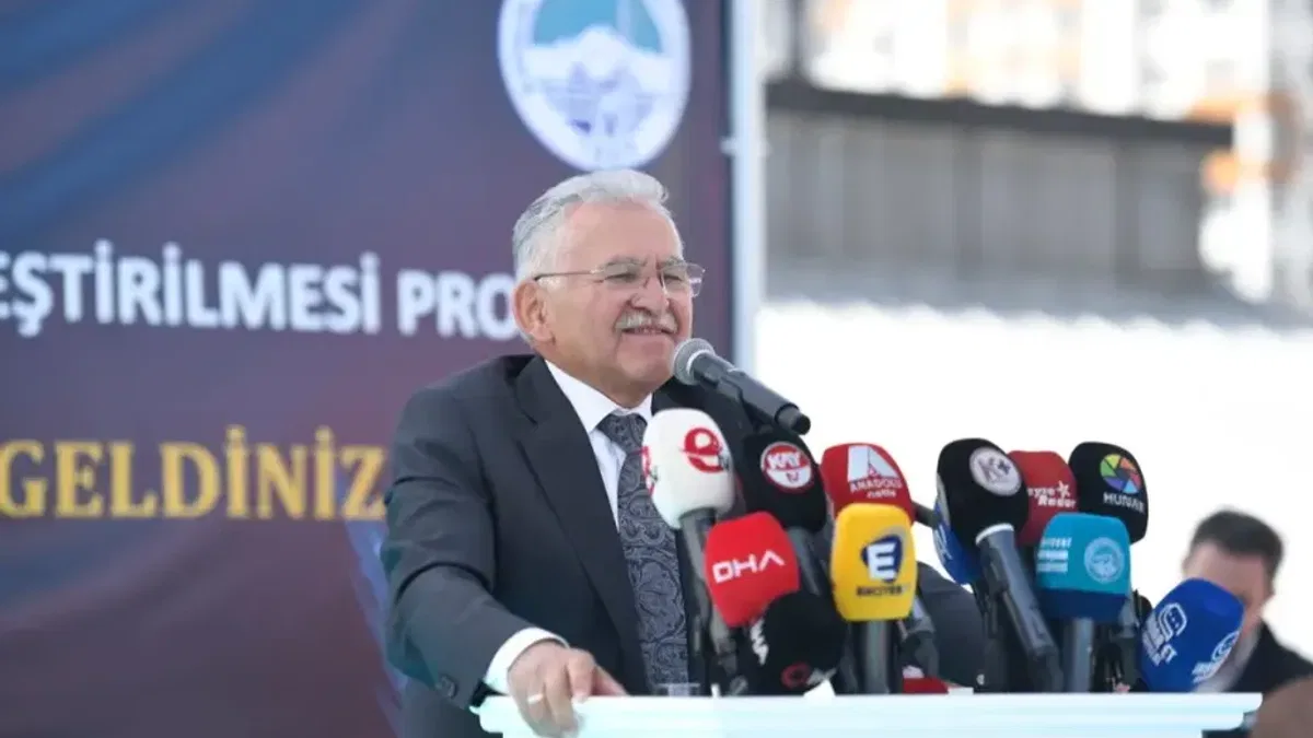 Kayseri Büyükşehir'den emeklilere 10 bin liralık destek