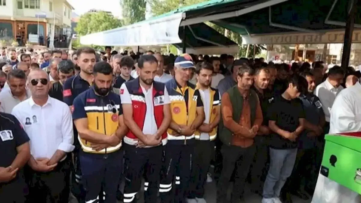 Sağlık görevlileri son yolculuklarına uğurlandı