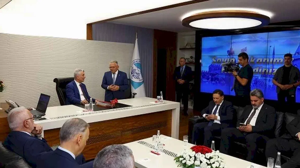Kayseri'ye Bakan Bolat'tan övgü