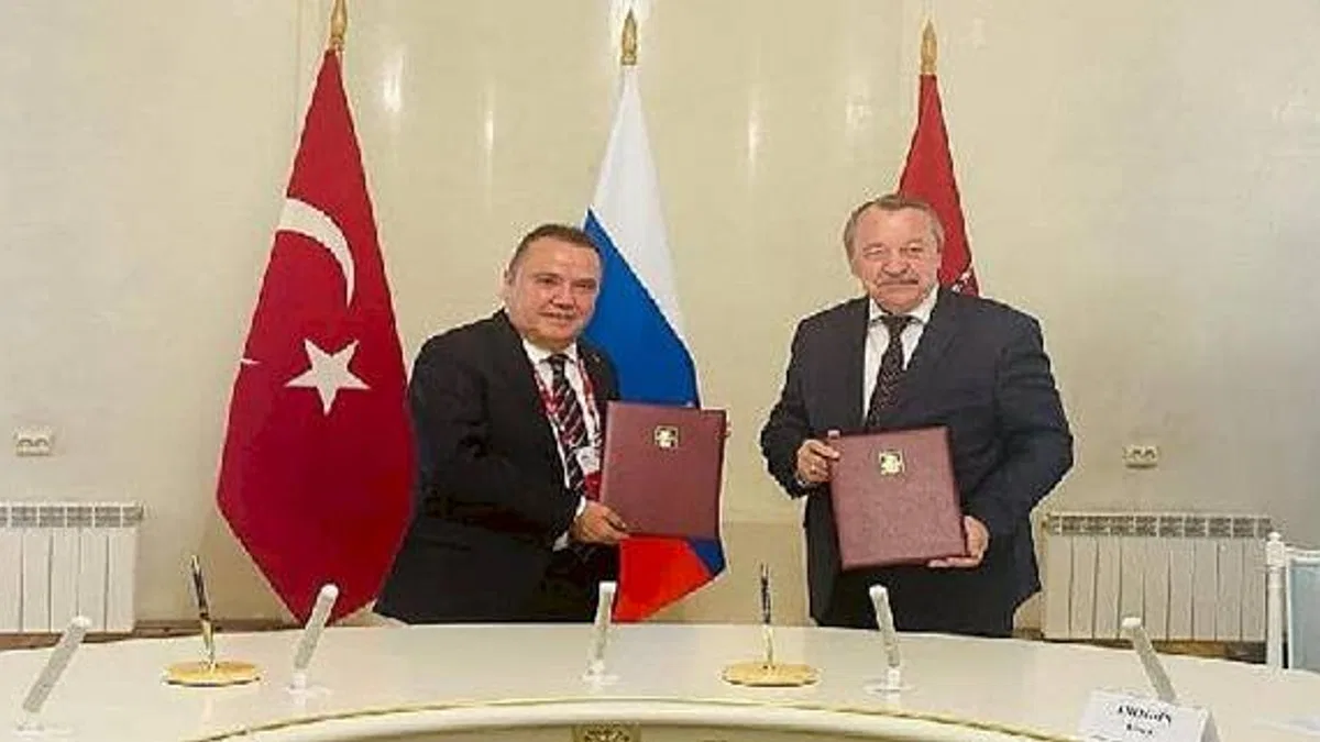 Başkan Böcek Moskova'da işbirliği protokolü imzaladı
