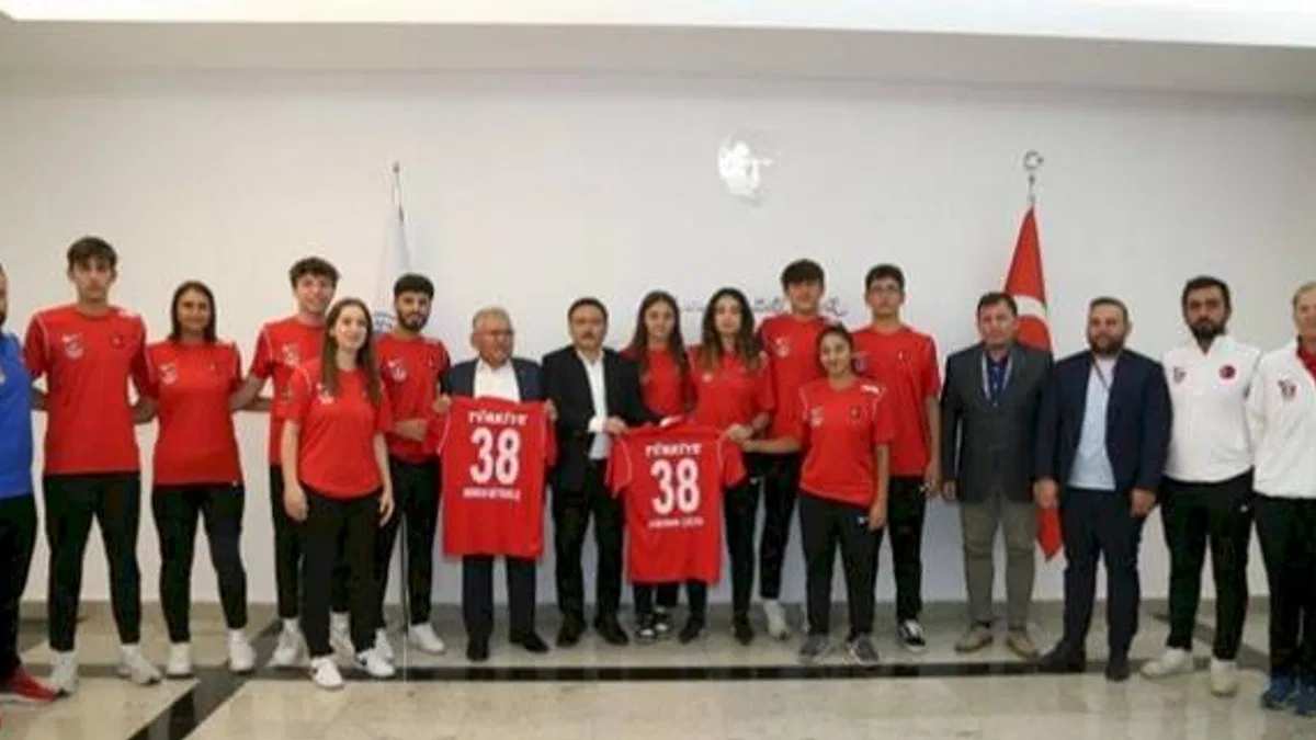 Memduh Büyükkılıç'tan Kayserispor'a moral