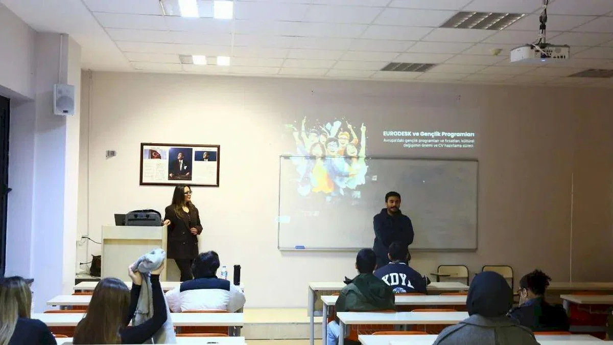 Kocaeli İzmit'te gençlere Avrupa Fırsatları semineri