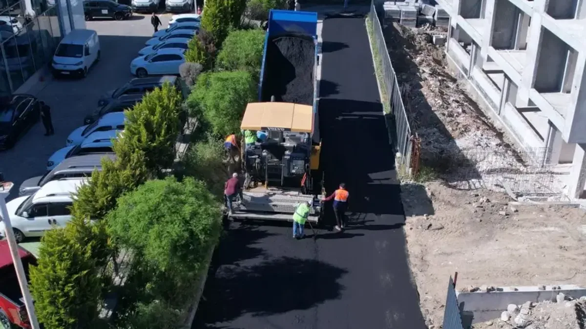 Manisa'da üniversite ve hastane yolu yenileniyor