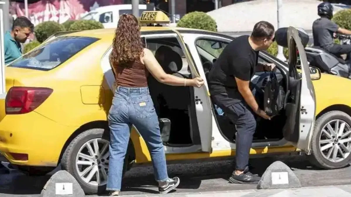 İzmir'de yolcu kılığında taksi denetimi!