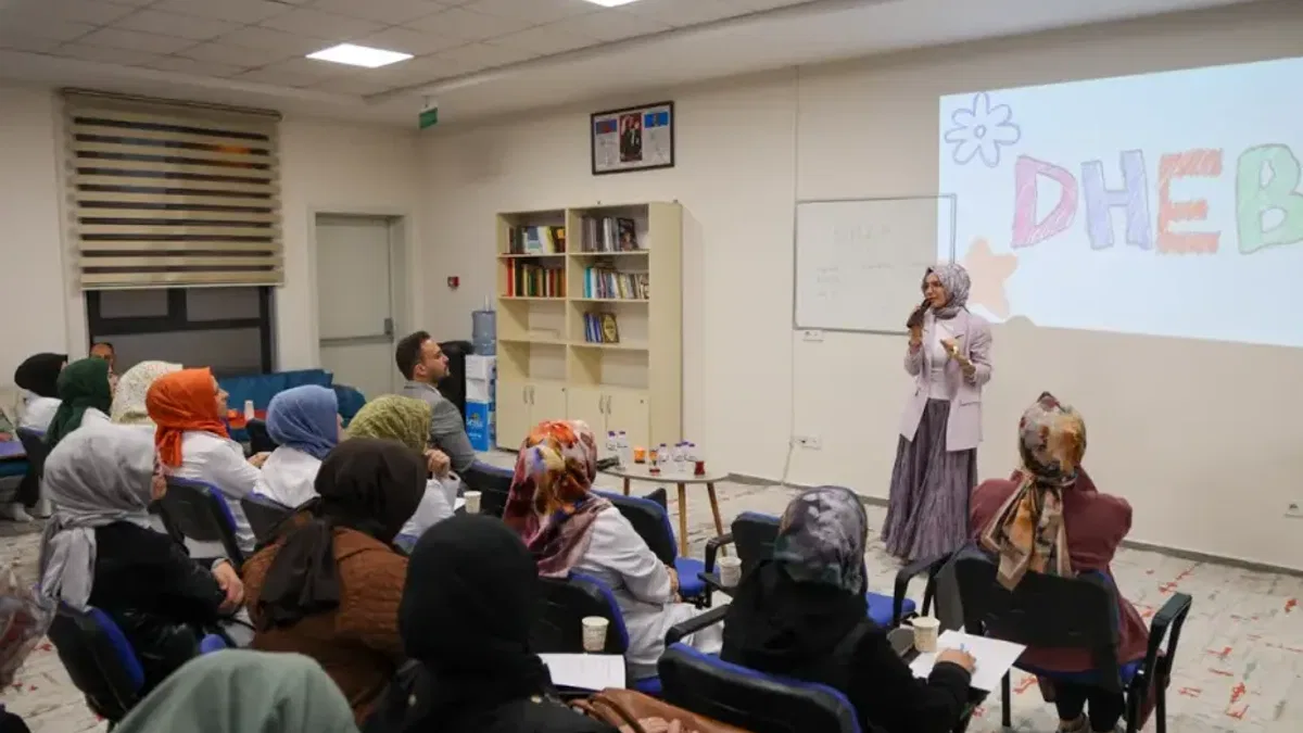 Konya'da Çocuk Mektebi’nde ailelere eğitim semineri