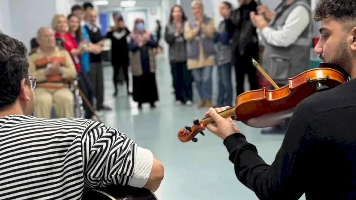 Sakarya'dan hastalara mini konser morali