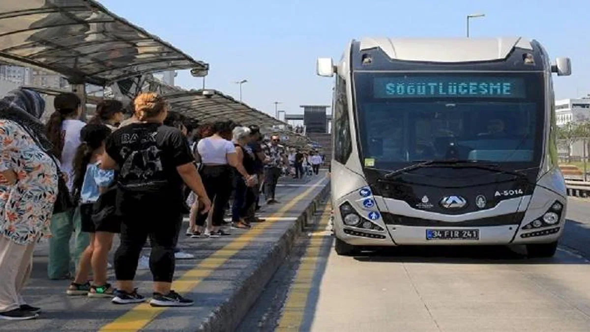 İstanbul'da yeni metrobüsler sefere çıkıyor