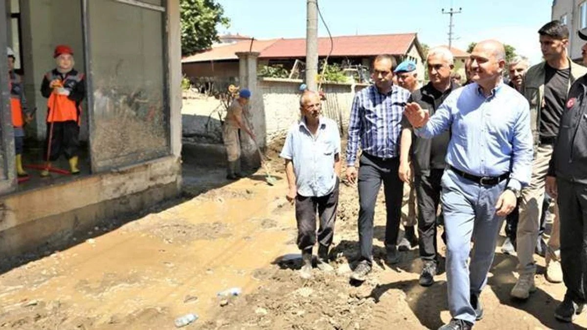 İçişleri Bakanı Soylu, Kastamonu'da Sel Bölgesinde İncelemede Bulundu