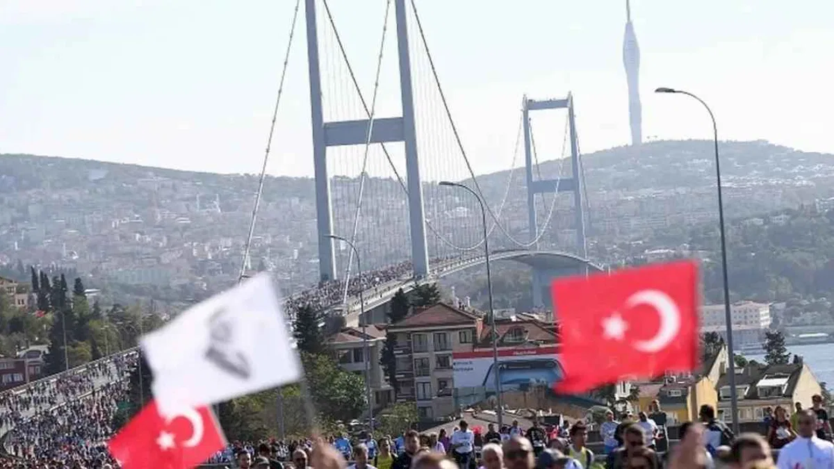 İstanbul'da maratonda koşup, giysi kumbarasına destek olacaklar