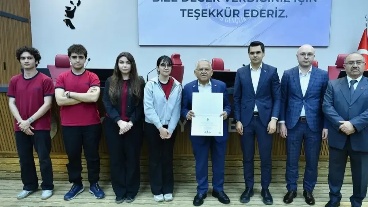Kayseri Büyükşehir'den 19 Mayıs Temsili Gençlik Meclisi Projesi'ne tam destek