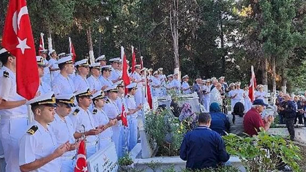 Şehit Deniz Akdeniz Kabri Başında Dualarla Anıldı