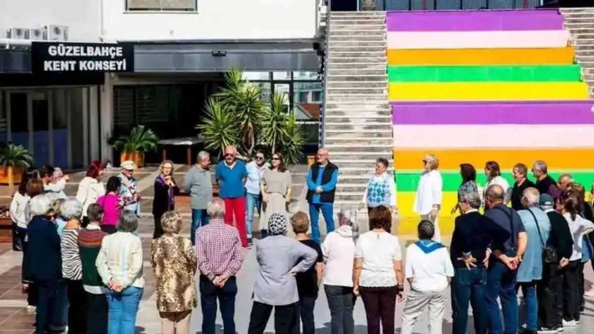 İzmir Güzelbahçe'de 3. Yaş Üniversitesi'nde yeni dönem coşkusu