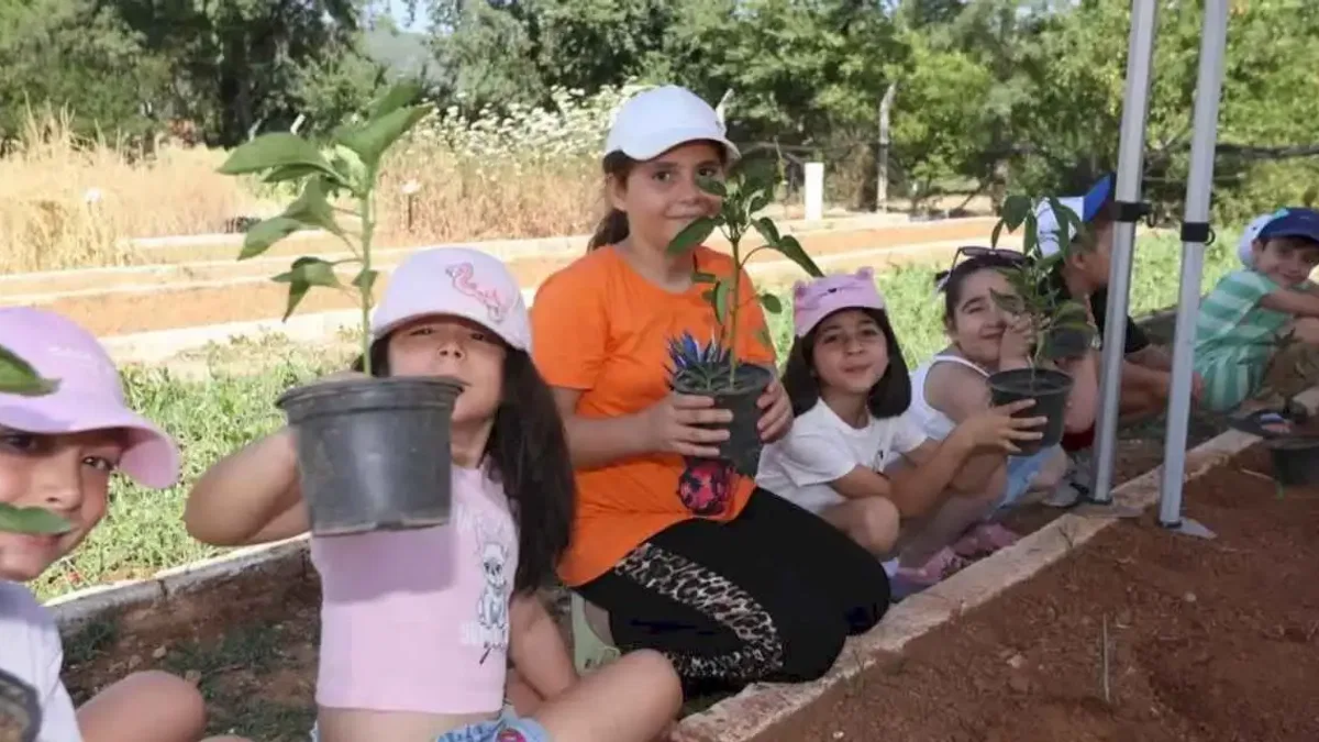 Muğla’da minik eller umut ekiyor