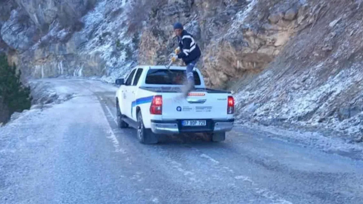 Antalya Büyükşehir ekiplerinden Alanya yollarında çalışma
