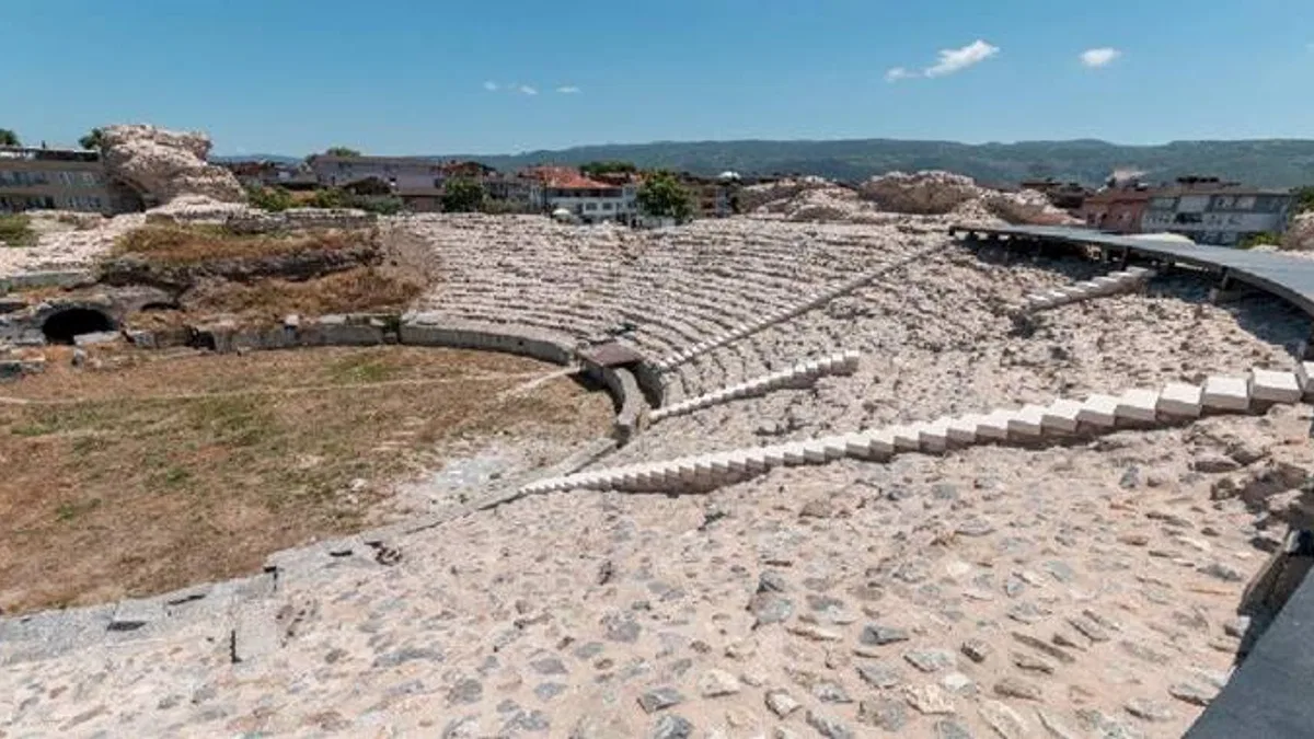 Bursa'da her köşeden tarih fışkırıyor... Roma Tiyatrosu turizme kazandırılıyor
