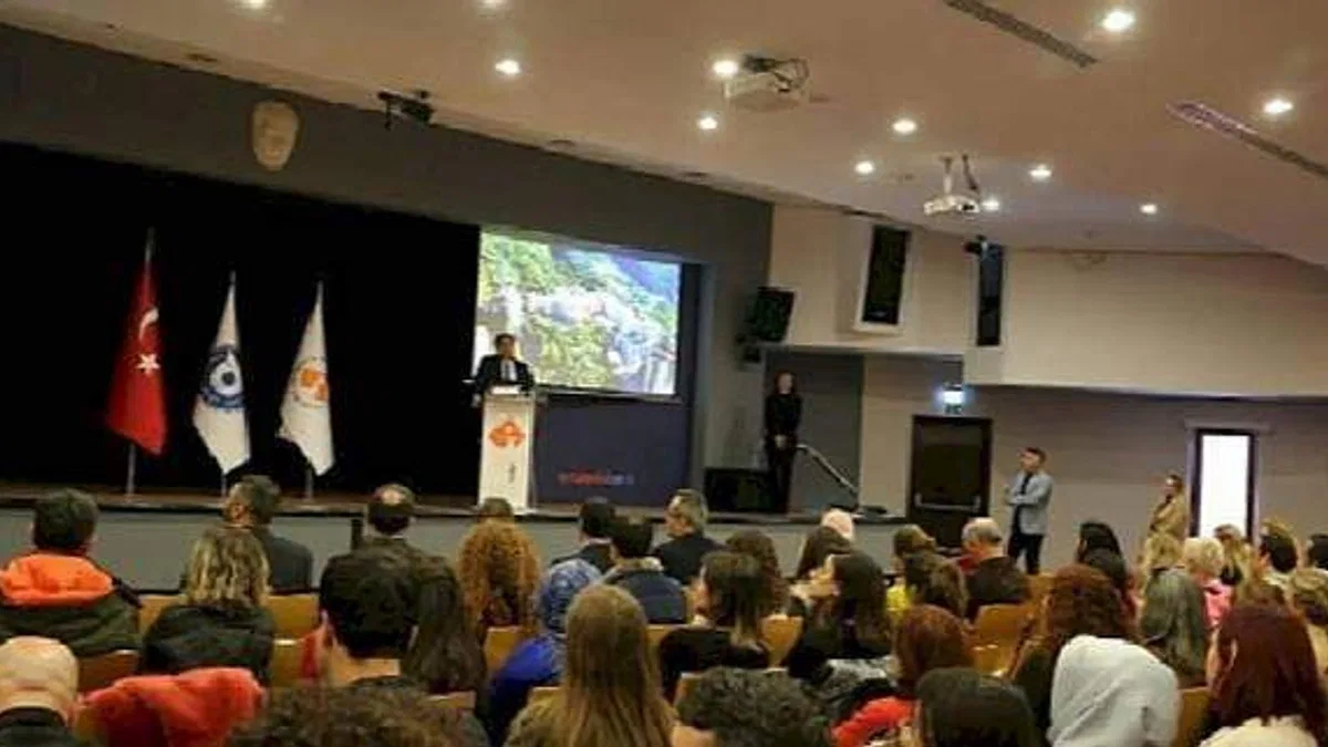 İzmir İl Milli Eğitim Müdürlüğünün "İlçe Psikososyal Koruma, Önleme ve Krize Müdahale Ekipleri Eğitimi" İzmir Ekonomi Üniversitesi'nde Başladı