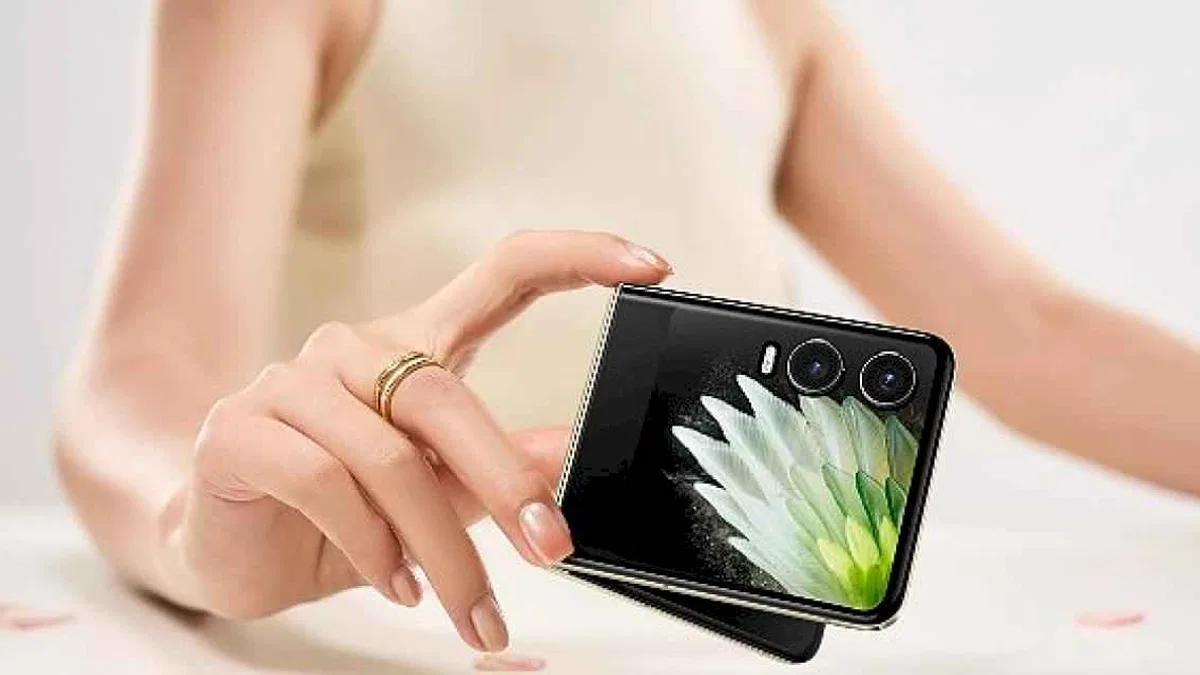 TECNO PHANTOM V Flip2 5G Türkiye'de satışa sunuldu