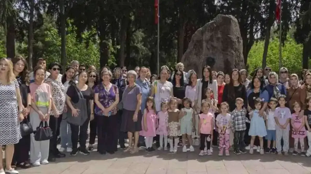 İzmirli annelere en özel kutlama