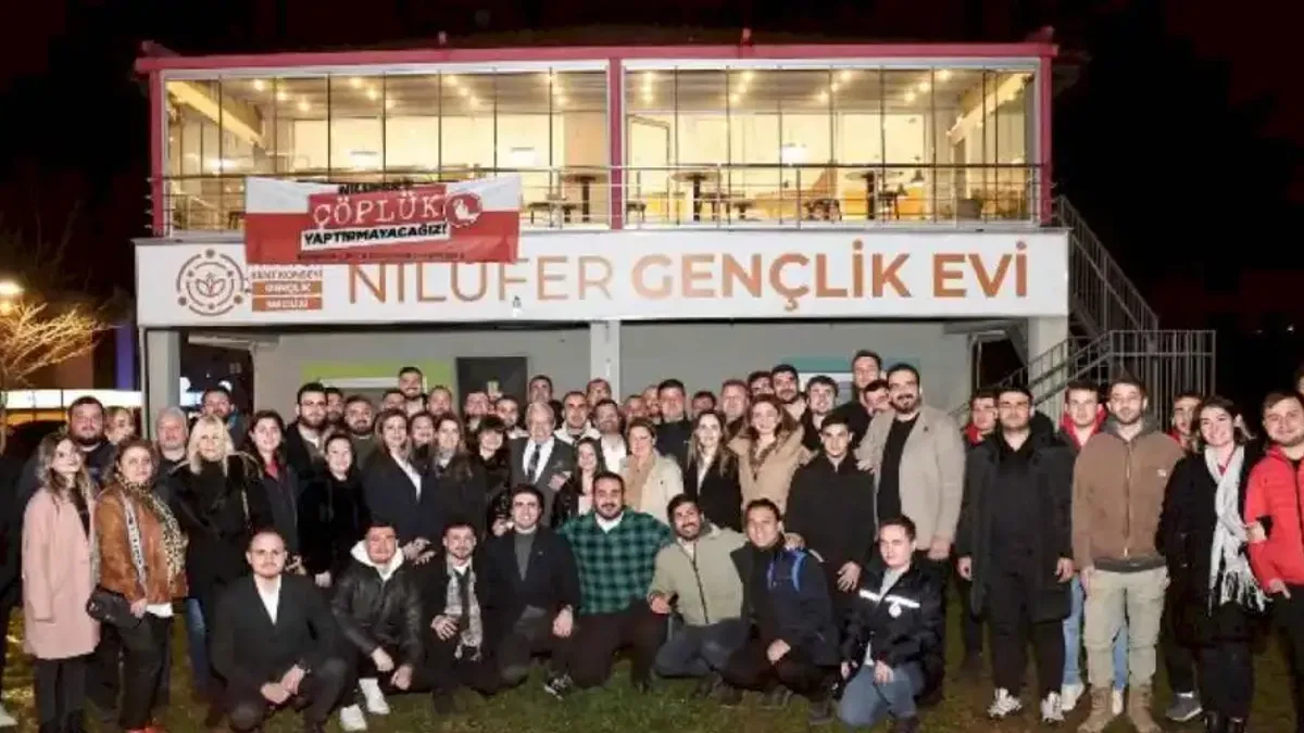 Şadi Özdemir üniversiteli gençlerle buluştu