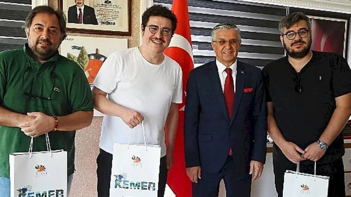 Oyuncu İbrahim Büyükak'dan Başkan Topaloğlu'na Ziyaret