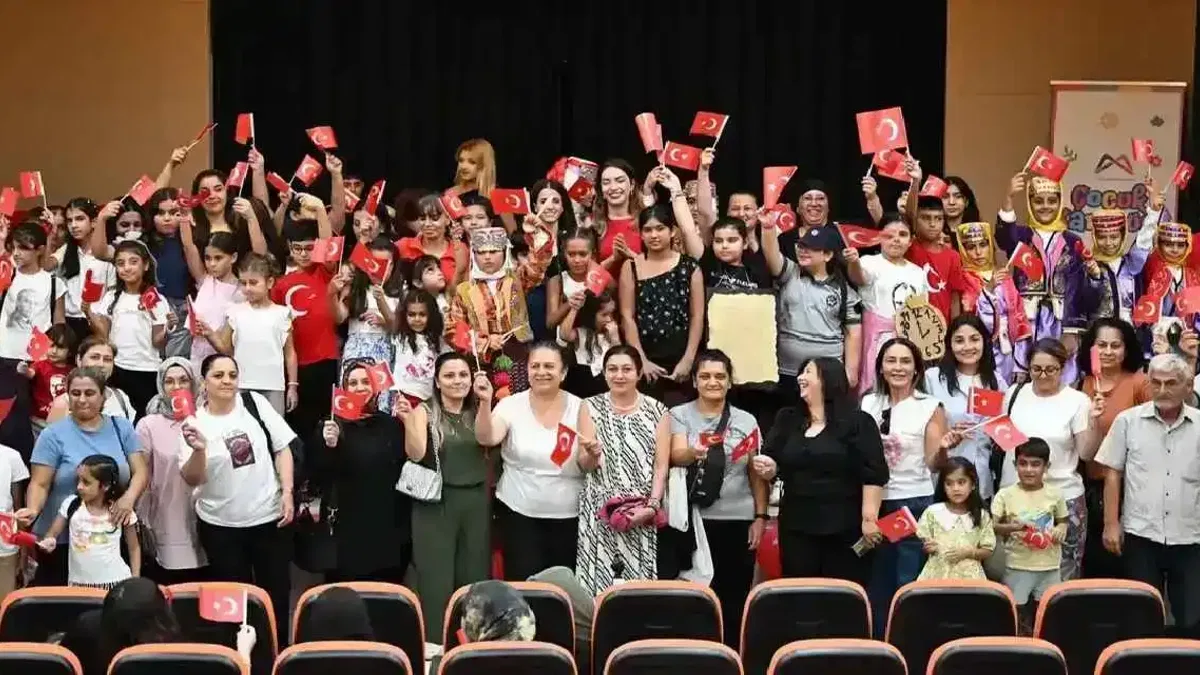 Mersin'de çocuklar Büyük Zafer’i sanatla kutladı