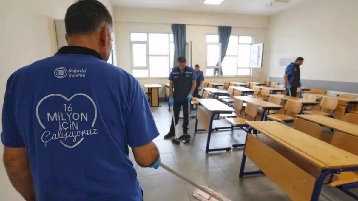 İBB, bir haftada 65 bin öğrencinin okulunu temizledi