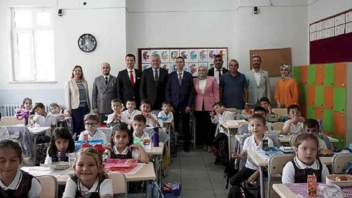 Gerenli çocukların İlköğretim Haftası heyecanına ortak oldu