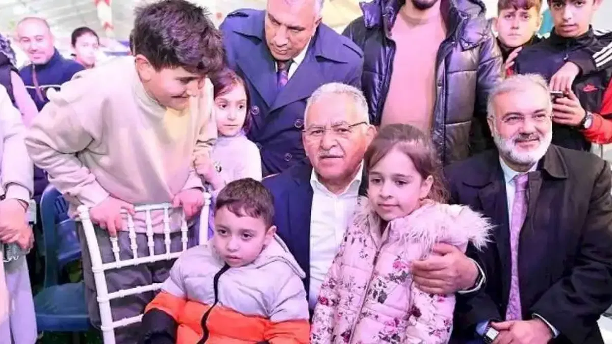 Başkan Büyükkılıç, Ramazan etkinliklerinde vatandaşlarla kucaklaştı