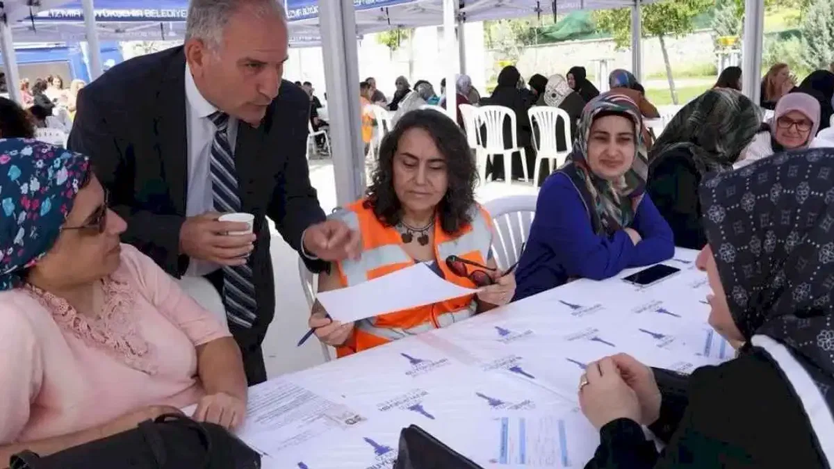 İzmir'de kadınlar arası dayanışma güçleniyor
