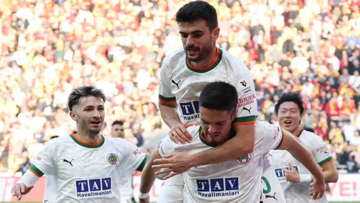 Göztepe 0-1 Corendon Alanyaspor (Maç Sonucu) Göztepe'ye Alanya Şoku!