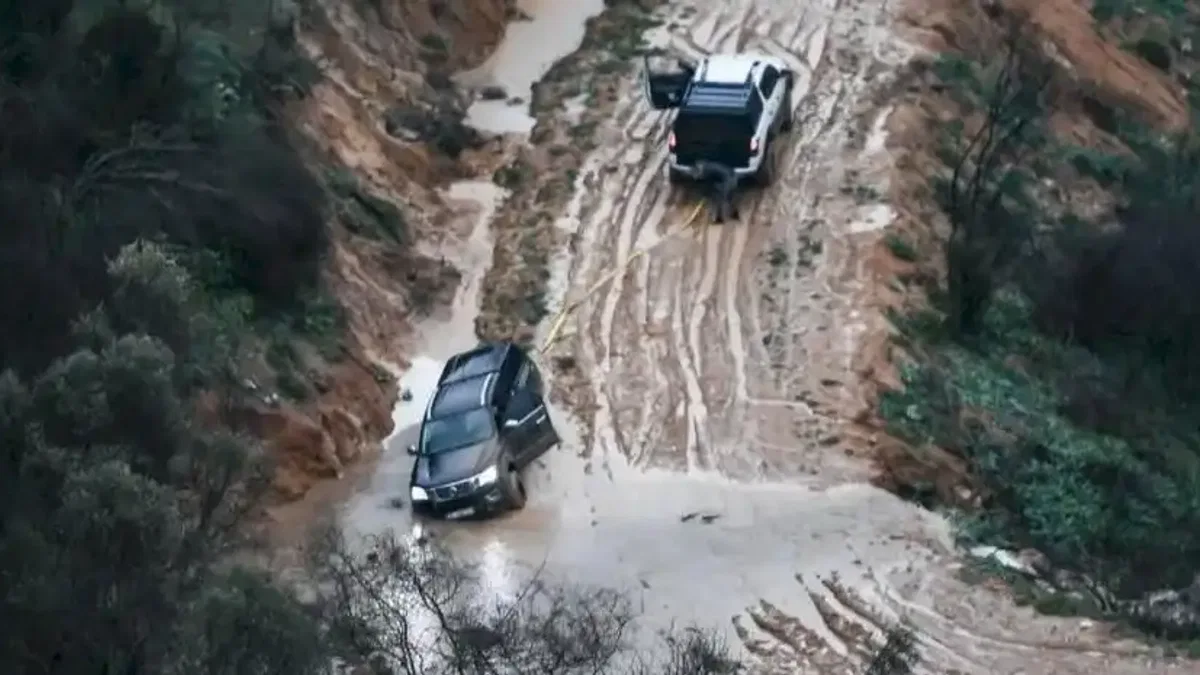 İzmir Yamanlar’da sağanak sonrası kurtarma operasyonu