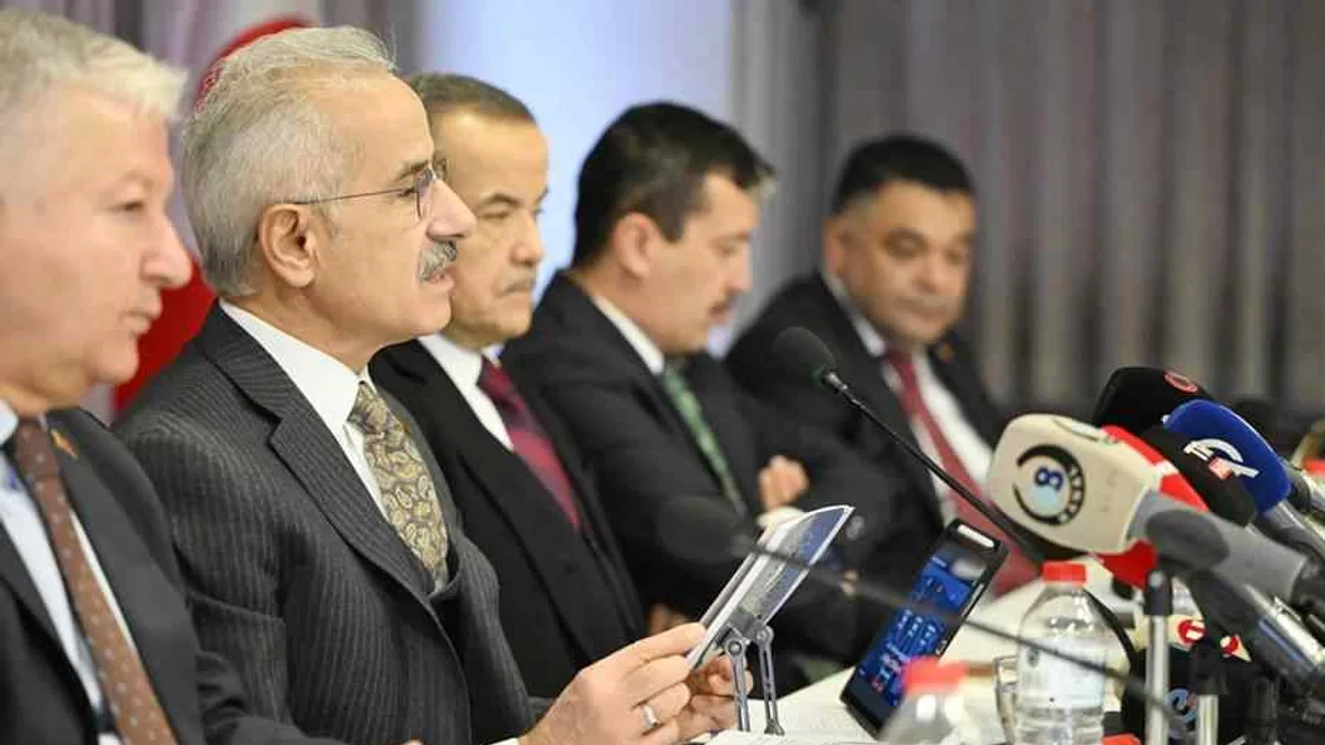 Bakan Uraloğlu müjdeledi: 'Bir ilimiz daha hızlı trene kavuşuyor'