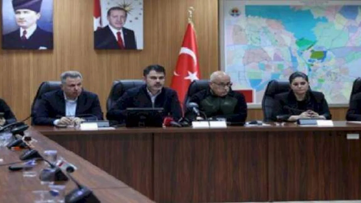 Bakan Kurum: 85 bin yıkık ve ağır hasarlı! Mart'ta eş zamanlı başlayacağız