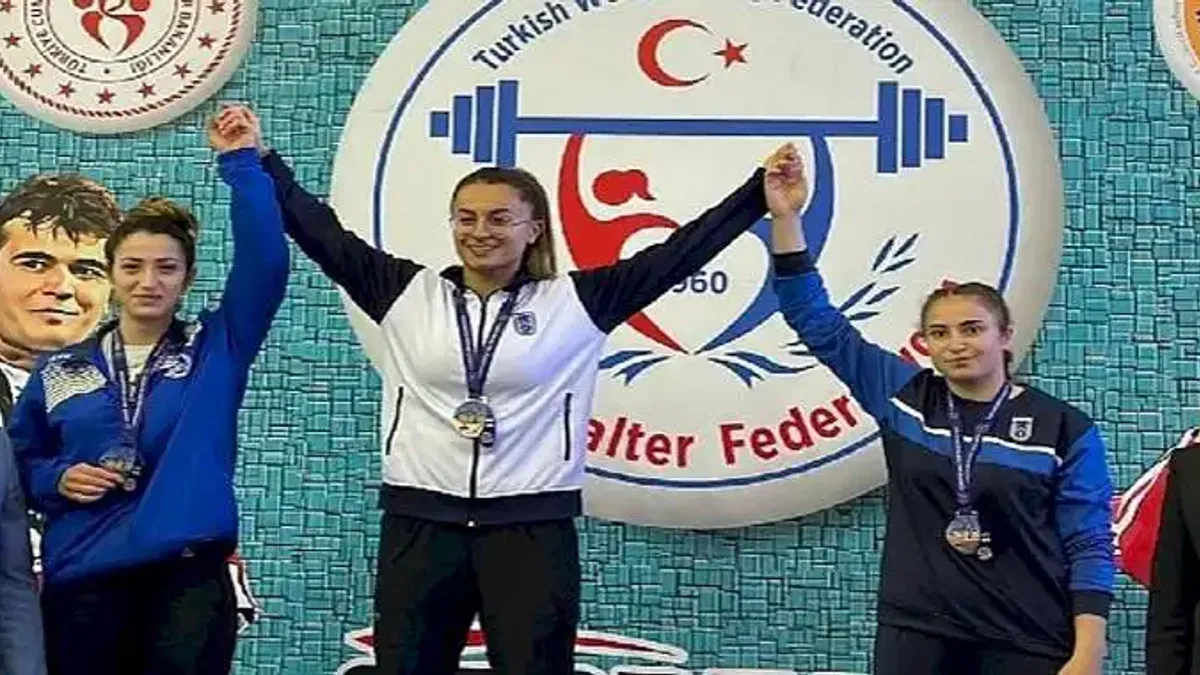 Kocaeli'nin haltercilerinden 2 gümüş madalya