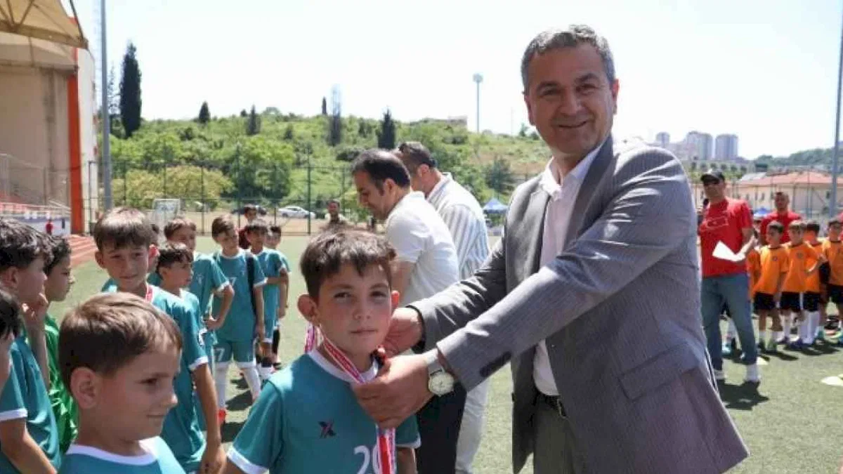 İzmitli gençler kurtuluş coşkusunu futbol şenliğinde doyasıya yaşıyor
