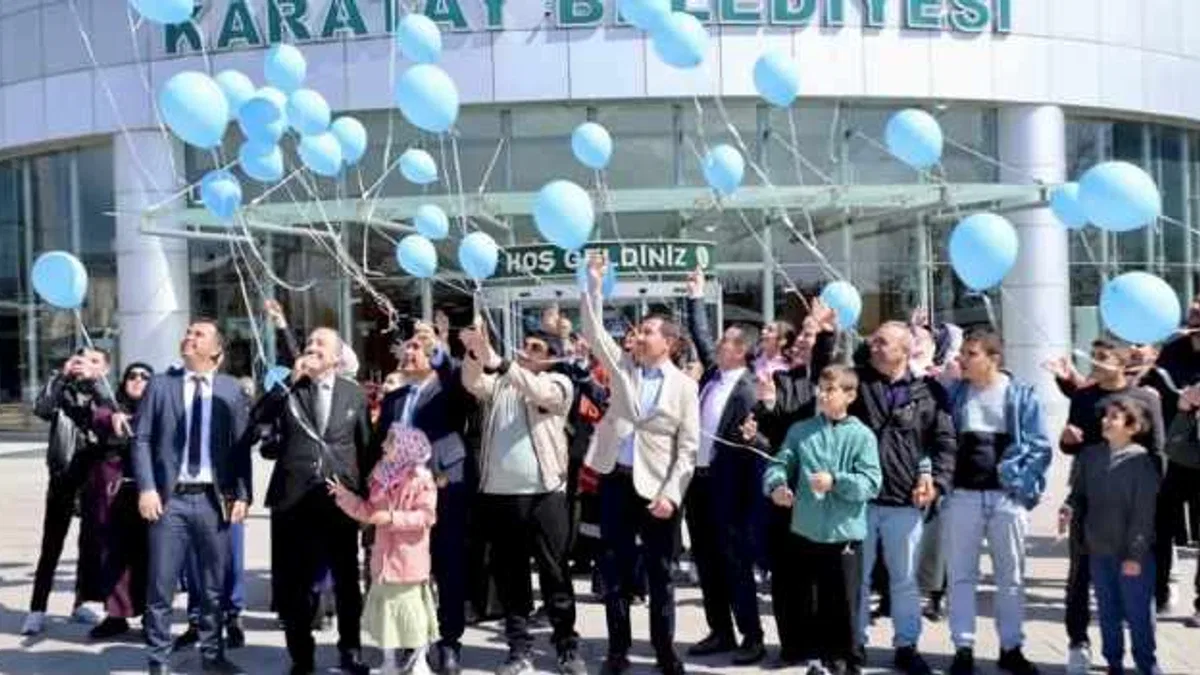 Konya Karatay’da mavi balonlar gökyüzüne bırakıldı