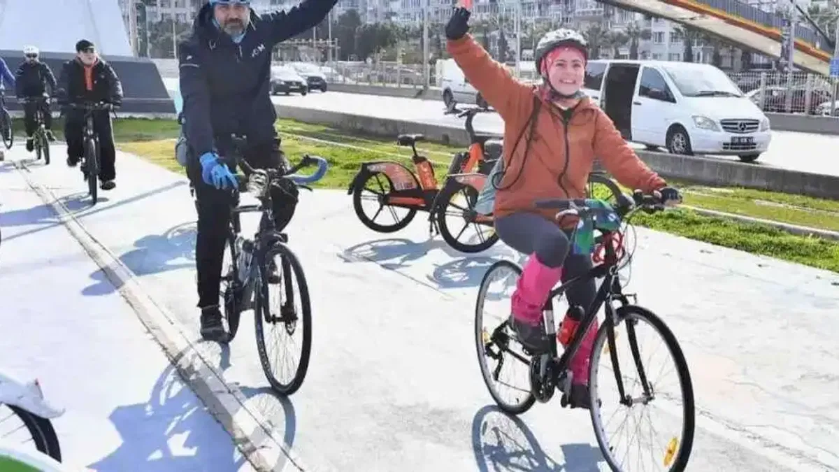 İzmirli bisikletliler hafta sonu pedalladı!